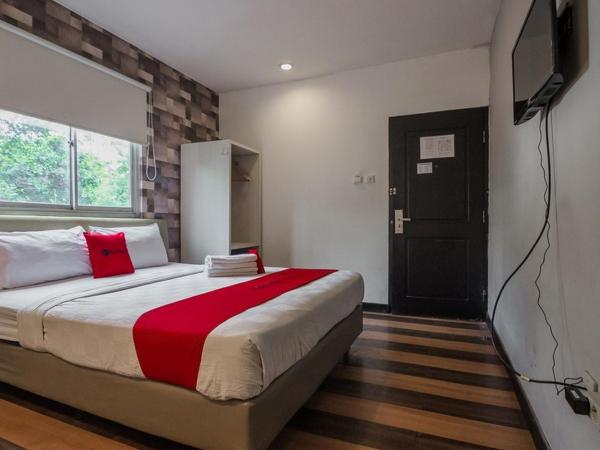RedDoorz Plus near Mangga Besar Station 2 : photo 2 de la chambre chambre double