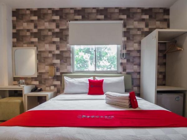 RedDoorz Plus near Mangga Besar Station 2 : photo 3 de la chambre chambre deluxe