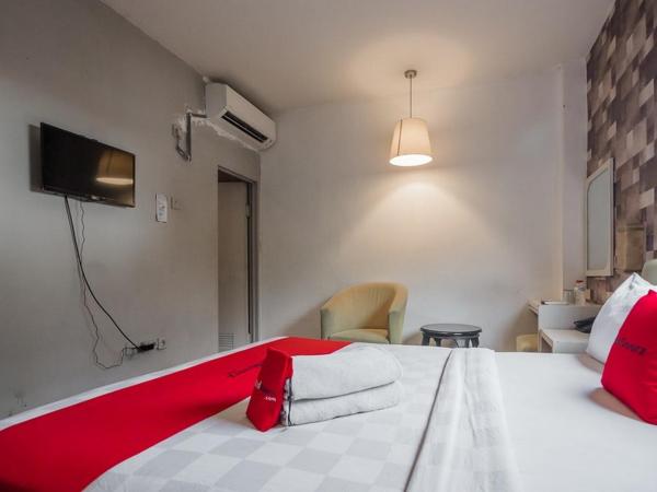 RedDoorz Plus near Mangga Besar Station 2 : photo 7 de la chambre chambre deluxe