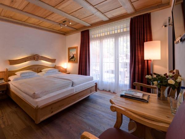 Hotel Schönegg : photo 6 de la chambre chambre double supérieure avec balcon - vue sur montagne