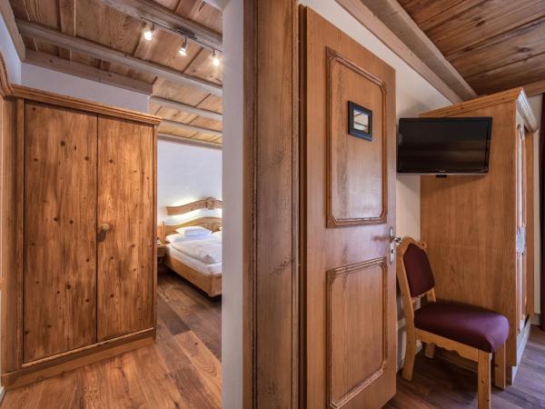 Hotel Schönegg : photo 3 de la chambre chambre familiale supérieure avec balcon - vue sur montagne