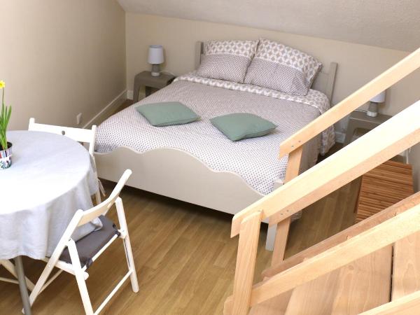 Les Paridés : photo 6 de la chambre 2 chambres communicantes mansardées