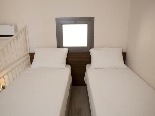 Neopol Hotel : photo 9 de la chambre chambre familiale