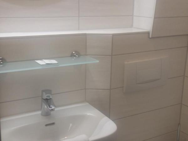 Pension am Stern : photo 4 de la chambre chambre double deluxe avec douche
