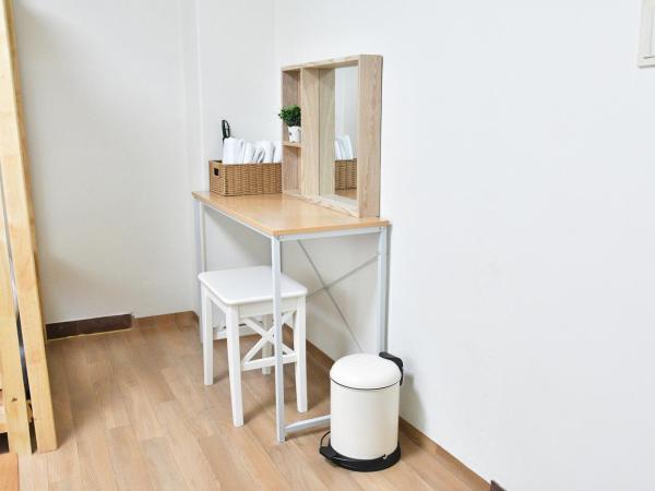 Dolma Hongdae : photo 10 de la chambre chambre quadruple avec salle de bains commune