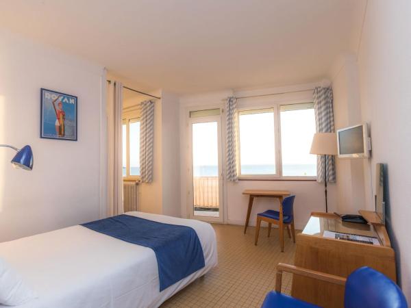 Hotel Le Trident Thyrsé : photo 2 de la chambre chambre quadruple