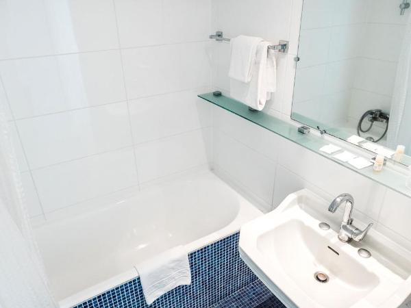 Hotel Le Trident Thyrsé : photo 4 de la chambre chambre quadruple