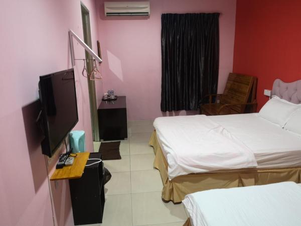 Home Inn Hotel : photo 6 de la chambre chambre familiale avec salle de bains privative