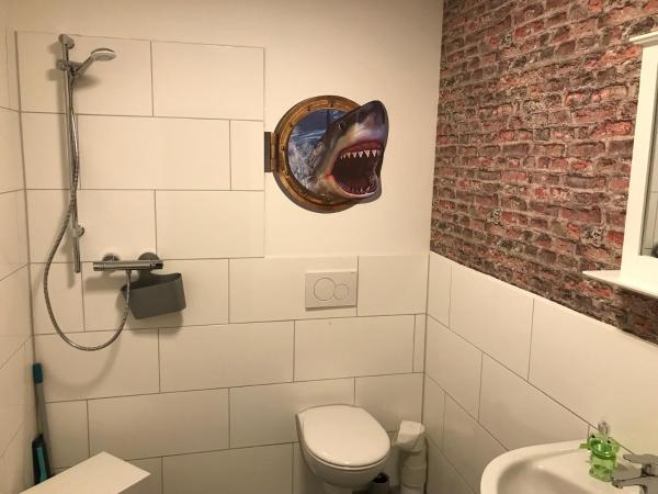 HafenTraum IndoorCampingHostel : photo 4 de la chambre lit superposé dans dortoir mixte