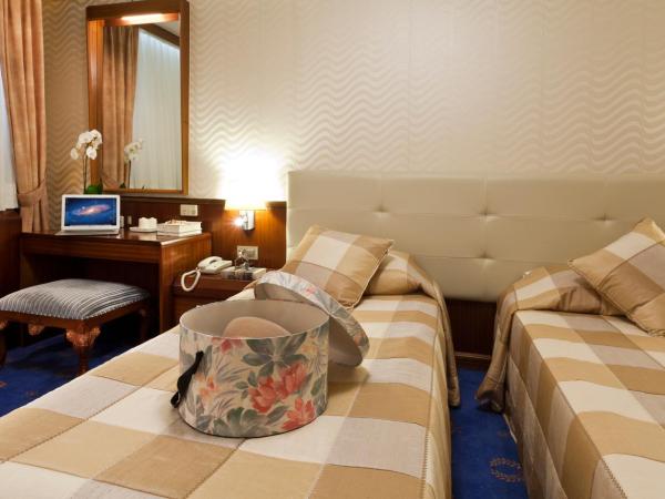 Hotel Best : photo 2 de la chambre suite