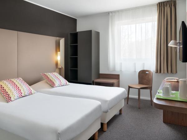 Campanile Katowice : photo 2 de la chambre chambre lits jumeaux