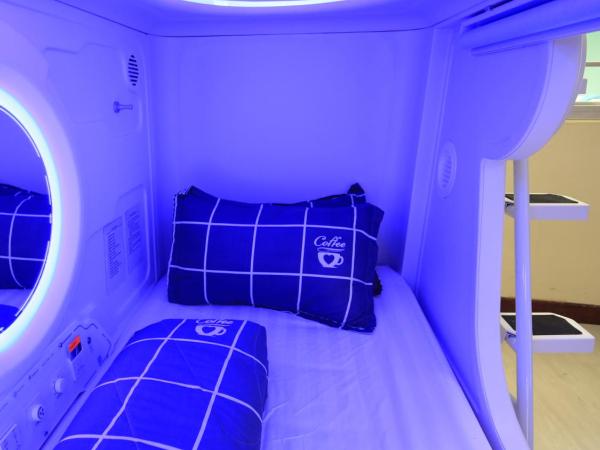 Spacepod@hive : photo 2 de la chambre capsule simple dans dortoir mixte
