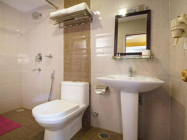 DOM Himalaya Hotel : photo 6 de la chambre deluxe double or twin room with balcony - free airport pickup