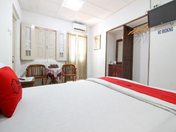 Reddoorz Syariah near Wijilan Yogyakarta : photo 4 de la chambre chambre familiale