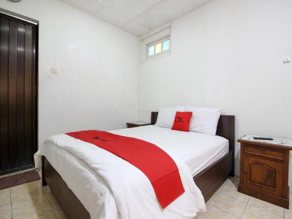 Reddoorz Syariah near Wijilan Yogyakarta : photo 2 de la chambre chambre familiale