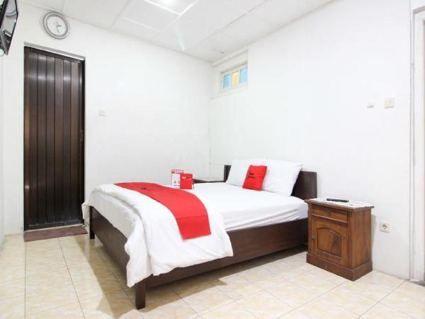 Reddoorz Syariah near Wijilan Yogyakarta : photo 3 de la chambre chambre double