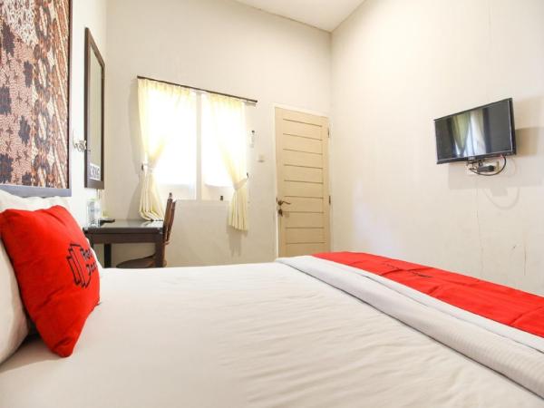 Reddoorz Syariah near Wijilan Yogyakarta : photo 7 de la chambre chambre double