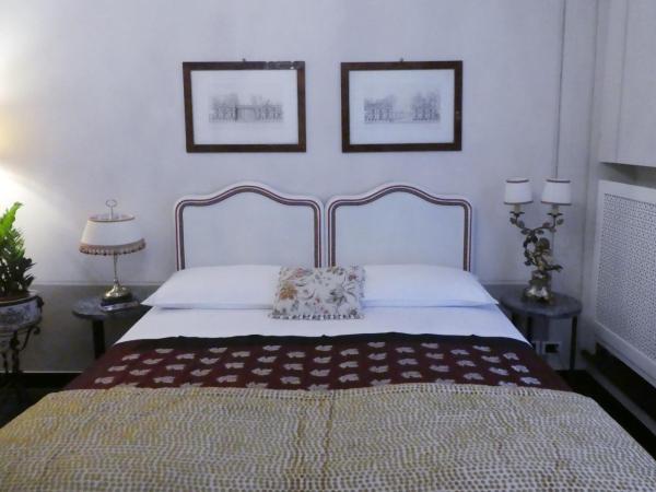 Bed and Breakfast Flowers : photo 7 de la chambre chambre double ou lits jumeaux avec terrasse