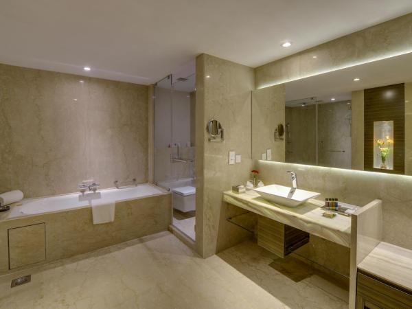 Pride Plaza Hotel, Kolkata : photo 6 de la chambre suite room with 2 pints of beer and 15 minutes complimentary foot spa