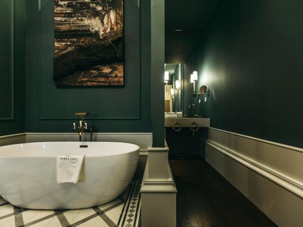 Torel 1884 Suites & Apartments : photo 7 de la chambre chambre double deluxe avec baignoire