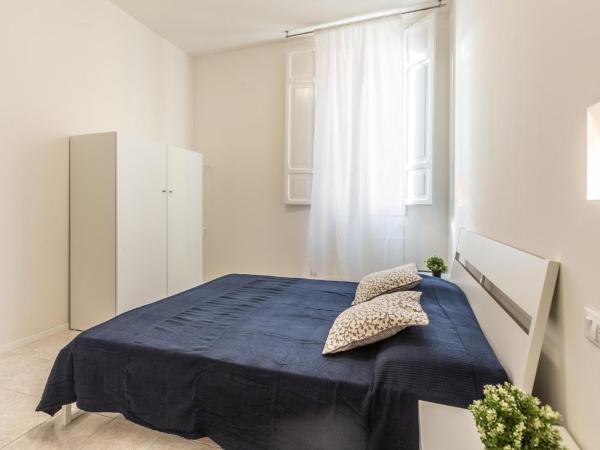 Marilyn The Place Apartments : photo 7 de la chambre chambre familiale avec salle de bains privative