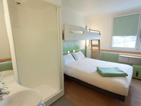 ibis budget Cherbourg - La Glacerie : photo 9 de la chambre chambre triple