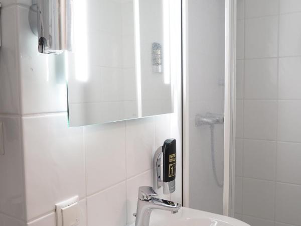 Hotel Edel Weiss : photo 4 de la chambre chambre lit queen-size 