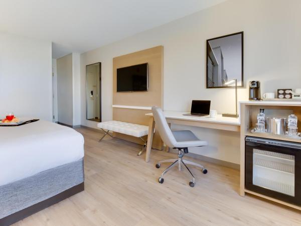 Radisson Hotel Salt Lake City Downtown : photo 3 de la chambre chambre premium lit king-size - accessible aux personnes à mobilité réduite / non-fumeurs