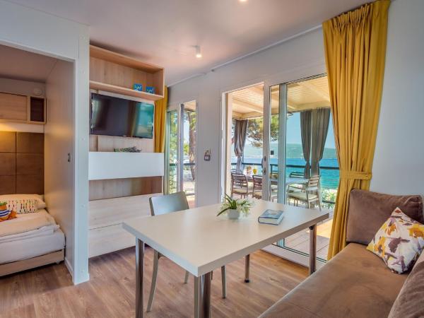 Valamar Camping Ježevac : photo 3 de la chambre lungomare home for 4+2 spectacular seaview