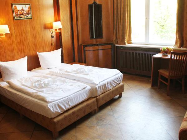 Hotel Aster an der Messe : photo 6 de la chambre chambre triple