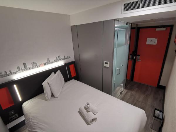 easyHotel Leeds : photo 2 de la chambre chambre double - sans fenêtre