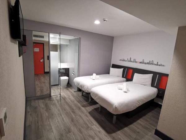 easyHotel Leeds : photo 4 de la chambre chambre lits jumeaux - sans fenêtre