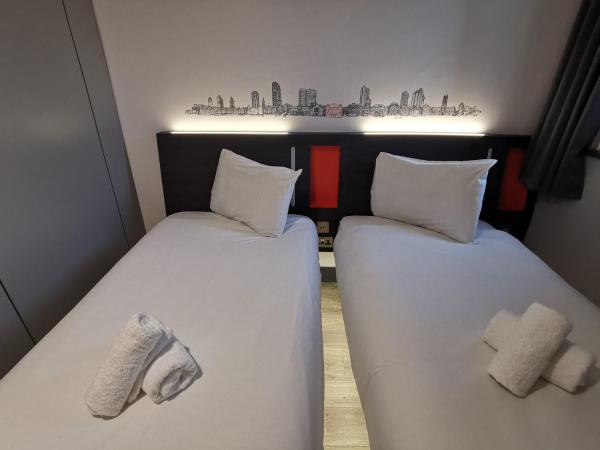 easyHotel Leeds : photo 2 de la chambre chambre lits jumeaux avec fenêtre