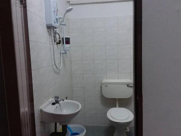 Api-Api GuestHouse : photo 1 de la chambre chambre lits jumeaux standard