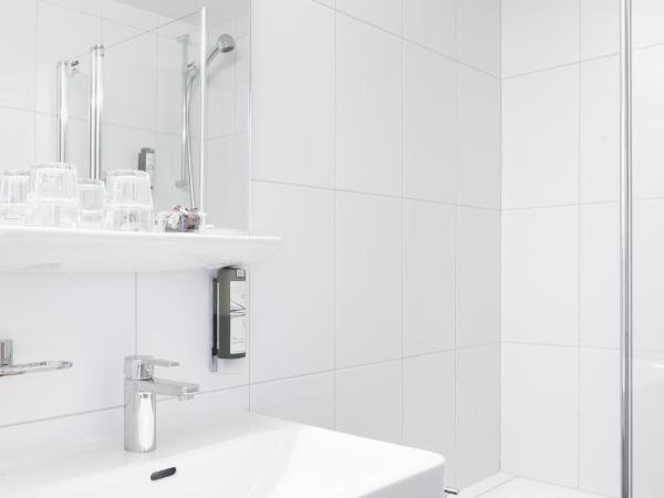 Hotel Schwarzsee : photo 2 de la chambre chambre double - vue sur montagne