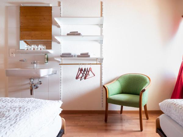 Hotel Schwarzsee : photo 6 de la chambre chambre lits jumeaux avec salle de bains commune