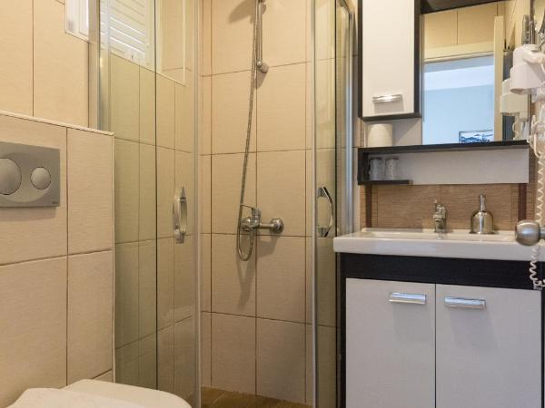 Hotel Dost : photo 9 de la chambre chambre triple