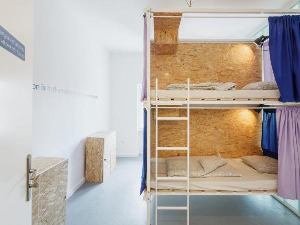 Avenue Hostel : photo 4 de la chambre lit dans dortoir mixte de 4 lits avec salle de bains privée