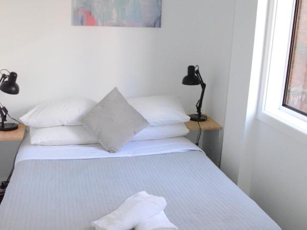 Sandy Bottoms Guesthouse : photo 7 de la chambre chambre double avec salle de bains commune