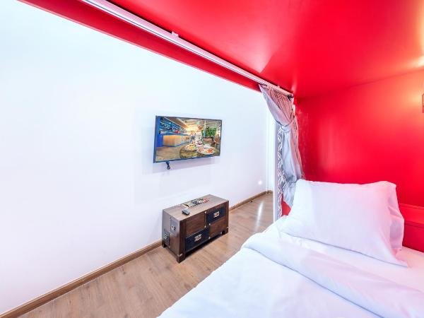 Ama Hostel Bangkok : photo 4 de la chambre chambre quadruple avec salle de bains commune