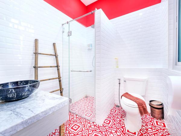 Ama Hostel Bangkok : photo 8 de la chambre chambre familiale avec salle de bains privative