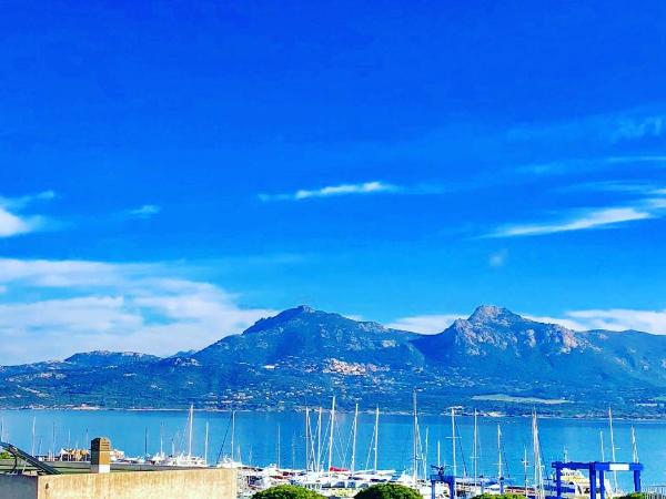 Best Western Hotel Casa Bianca : photo 1 de la chambre suite lit queen-size avec canapé-lit et terrasse - vue sur mer