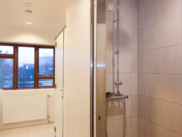 Student Hostel : photo 1 de la chambre chambre lits jumeaux avec salle de bains commune