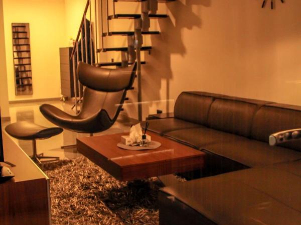 Bluestone Boarding Apartments : photo 2 de la chambre penthouse