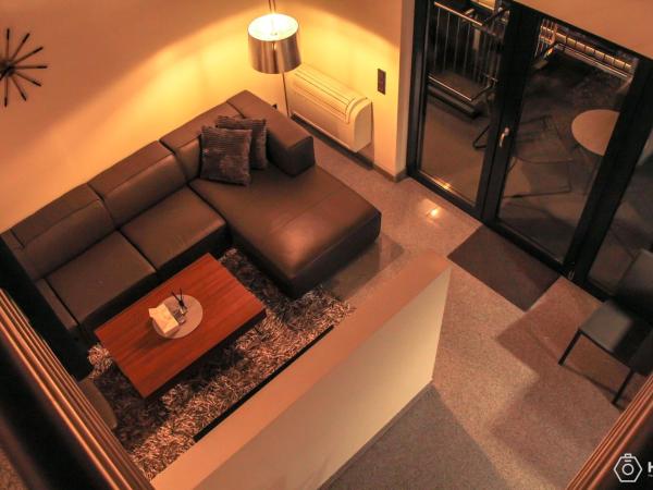 Bluestone Boarding Apartments : photo 4 de la chambre penthouse