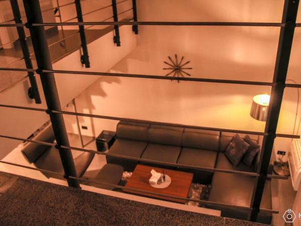 Bluestone Boarding Apartments : photo 7 de la chambre penthouse