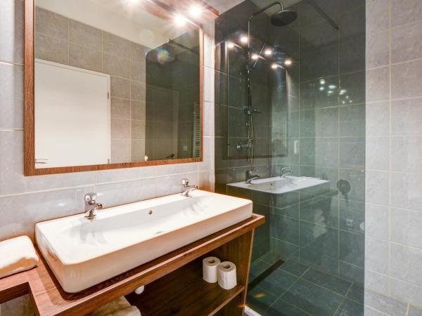 Historic Centre Aparthotel X : photo 7 de la chambre appartement familial