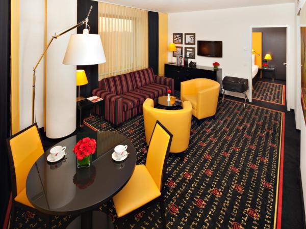 Vienna House Easy by Wyndham Katowice : photo 6 de la chambre classic apartment with king or two single beds