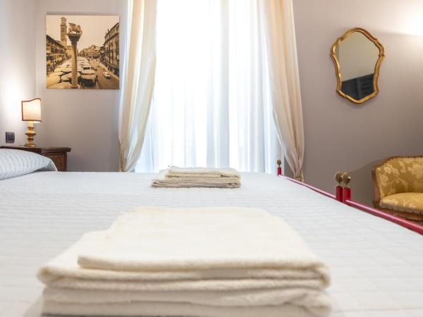 La Nuova Corte Rooms : photo 4 de la chambre chambre double deluxe avec balcon