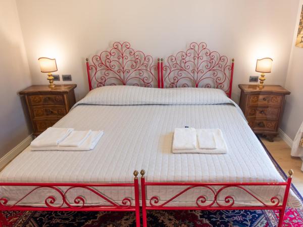 La Nuova Corte Rooms : photo 3 de la chambre chambre double deluxe avec balcon